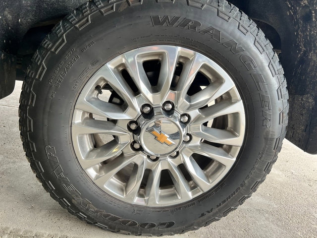 Used 2022 Chevrolet Silverado 2500 High Country w/ Technology Package image 10