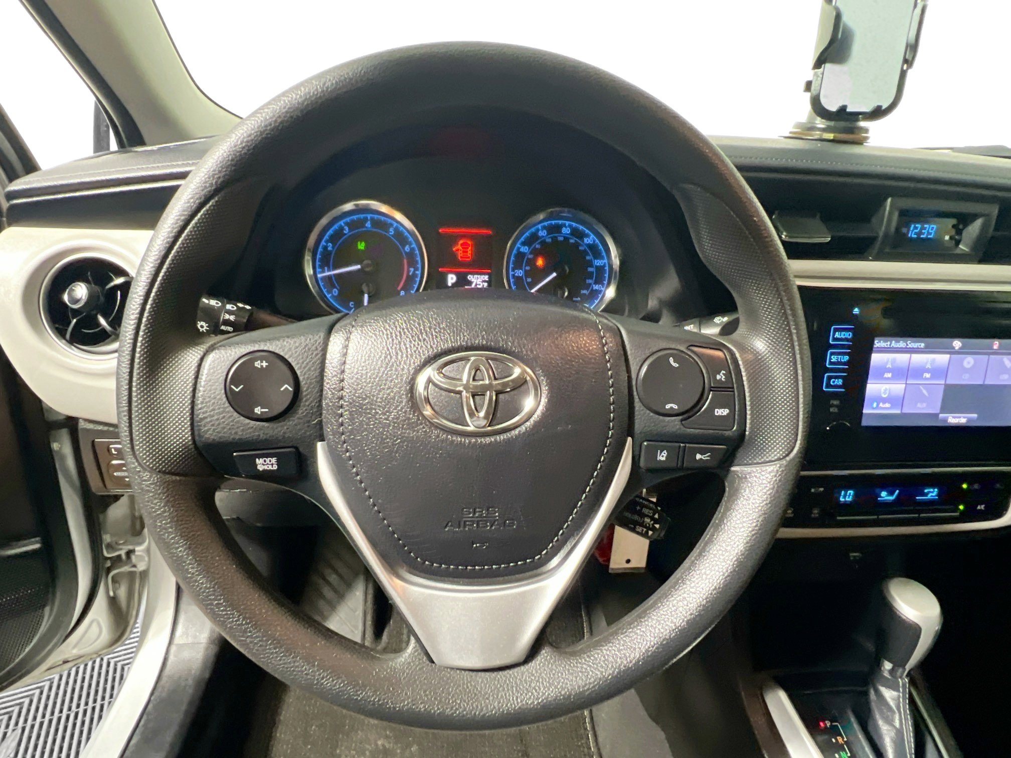 Used 2018 Toyota Corolla LE FWD image 17
