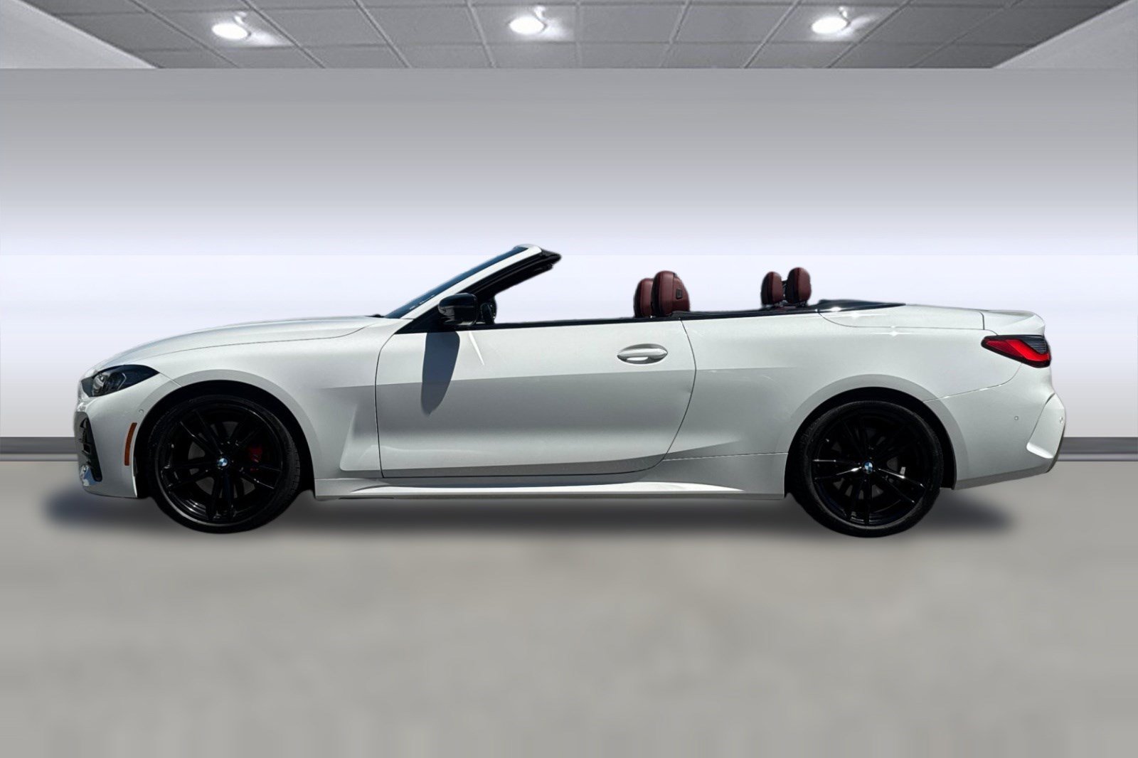 Used 2023 BMW 430i Convertible w/ M Sport Package RWD image 2