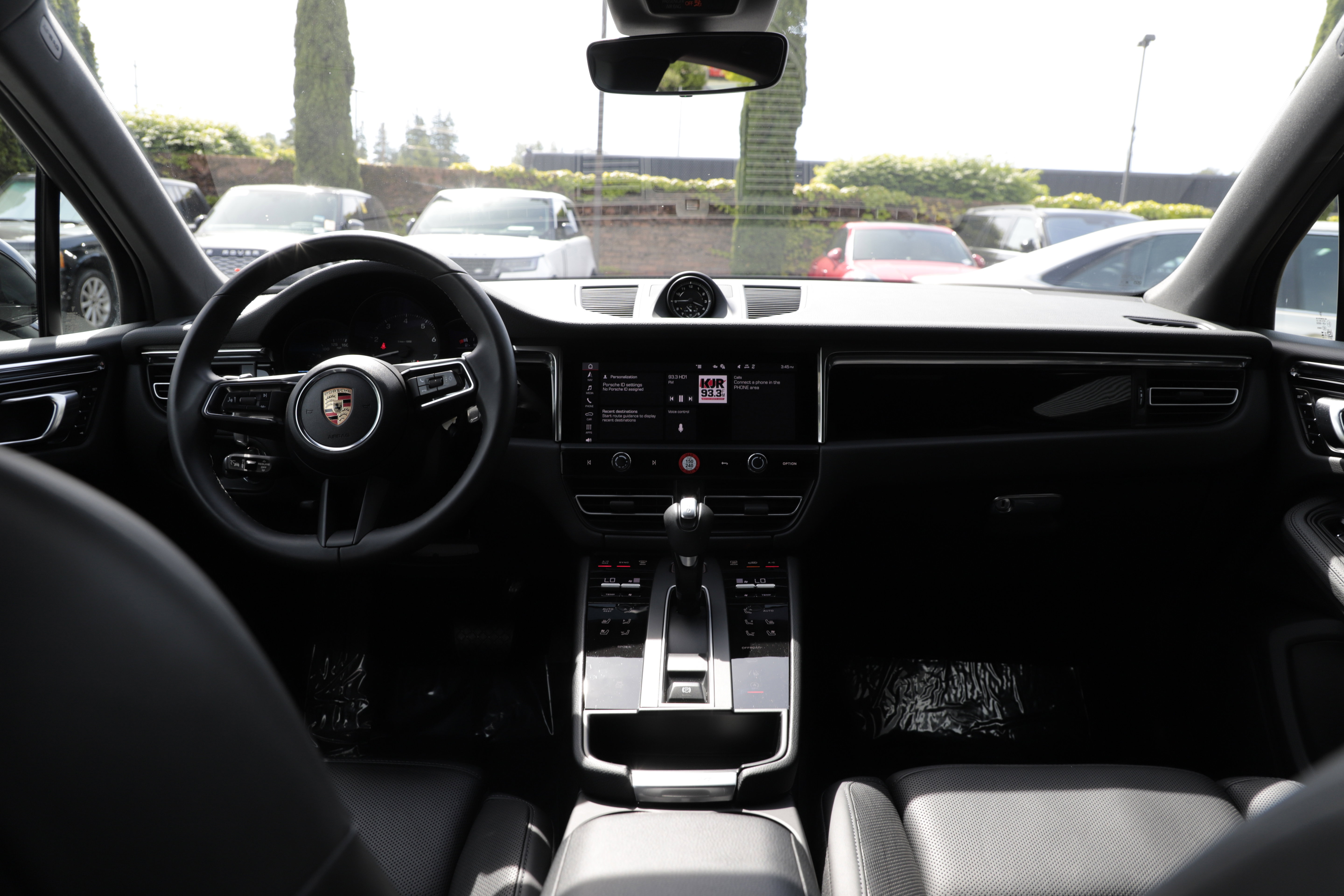 Used 2025 Porsche Macan AWD/4WD image 15
