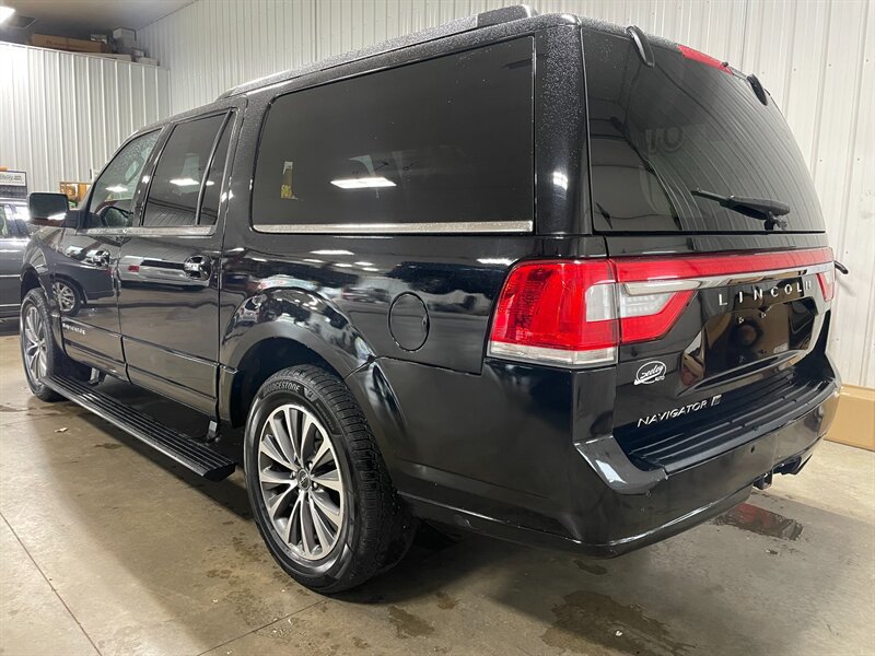 Used 2017 Lincoln Navigator L Select AWD/4WD image 3