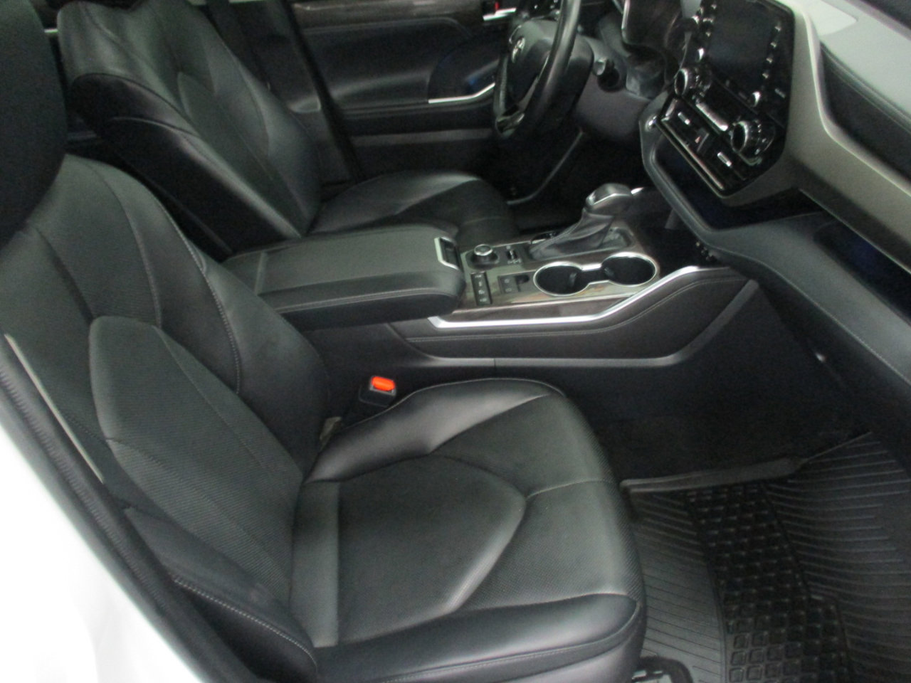 Used 2022 Toyota Highlander Limited image 17