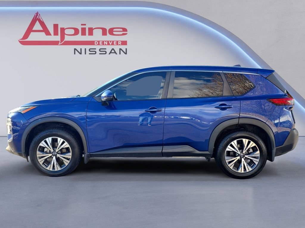 Used 2022 Nissan Rogue SV image 2