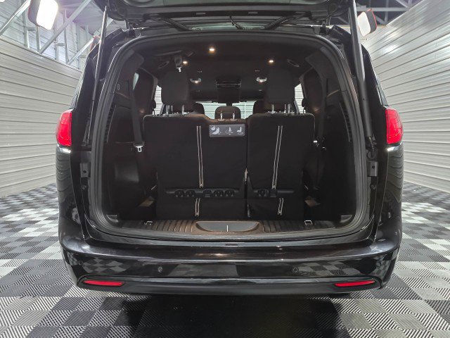 Used 2020 Chrysler Pacifica Touring w/ S Appearance Package image 36