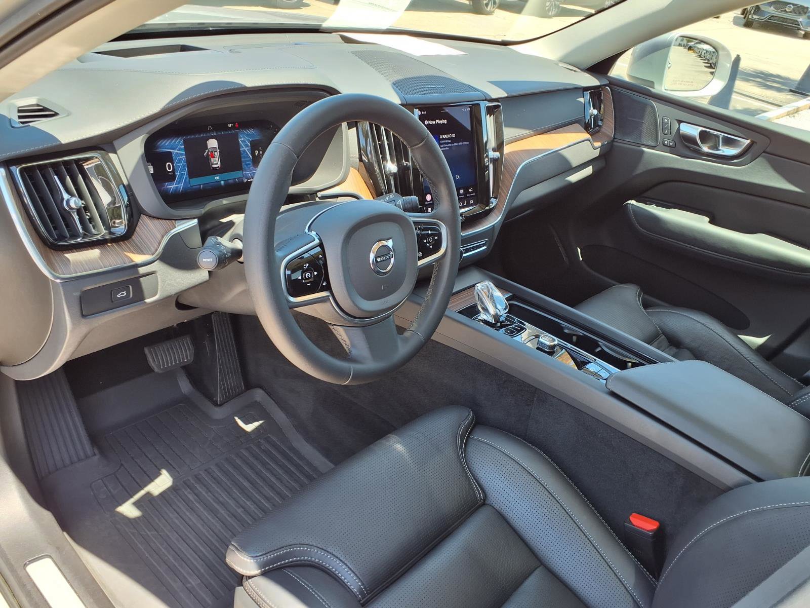 Certified 2023 Volvo XC60 B5 Ultimate w/ Climate Package FWD image 21