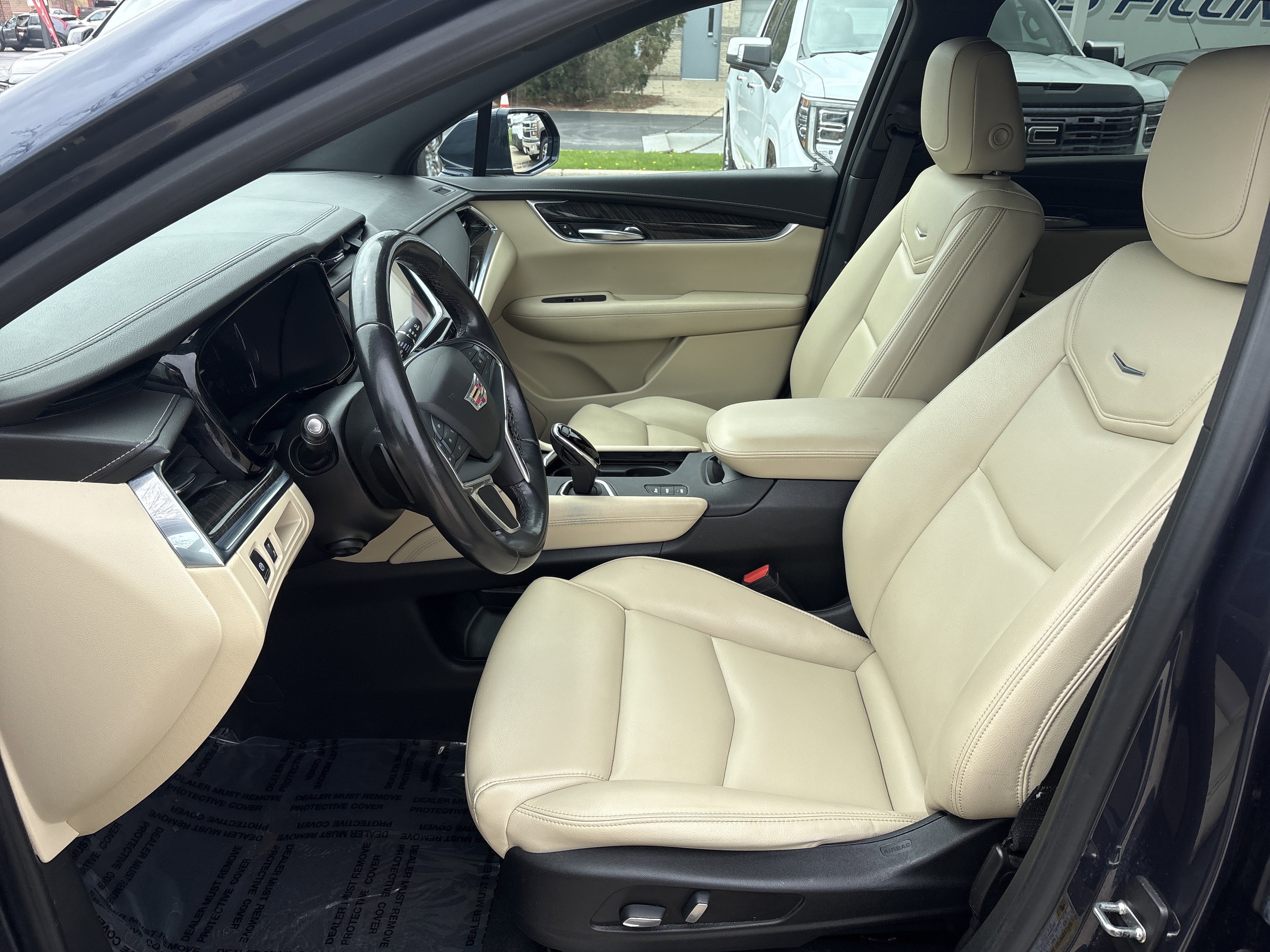 Used 2018 Cadillac XT5 AWD image 11