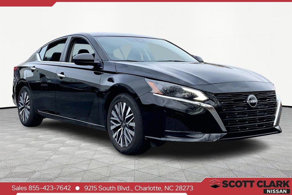 Used 2024 Nissan Altima 2.5 SV image 1