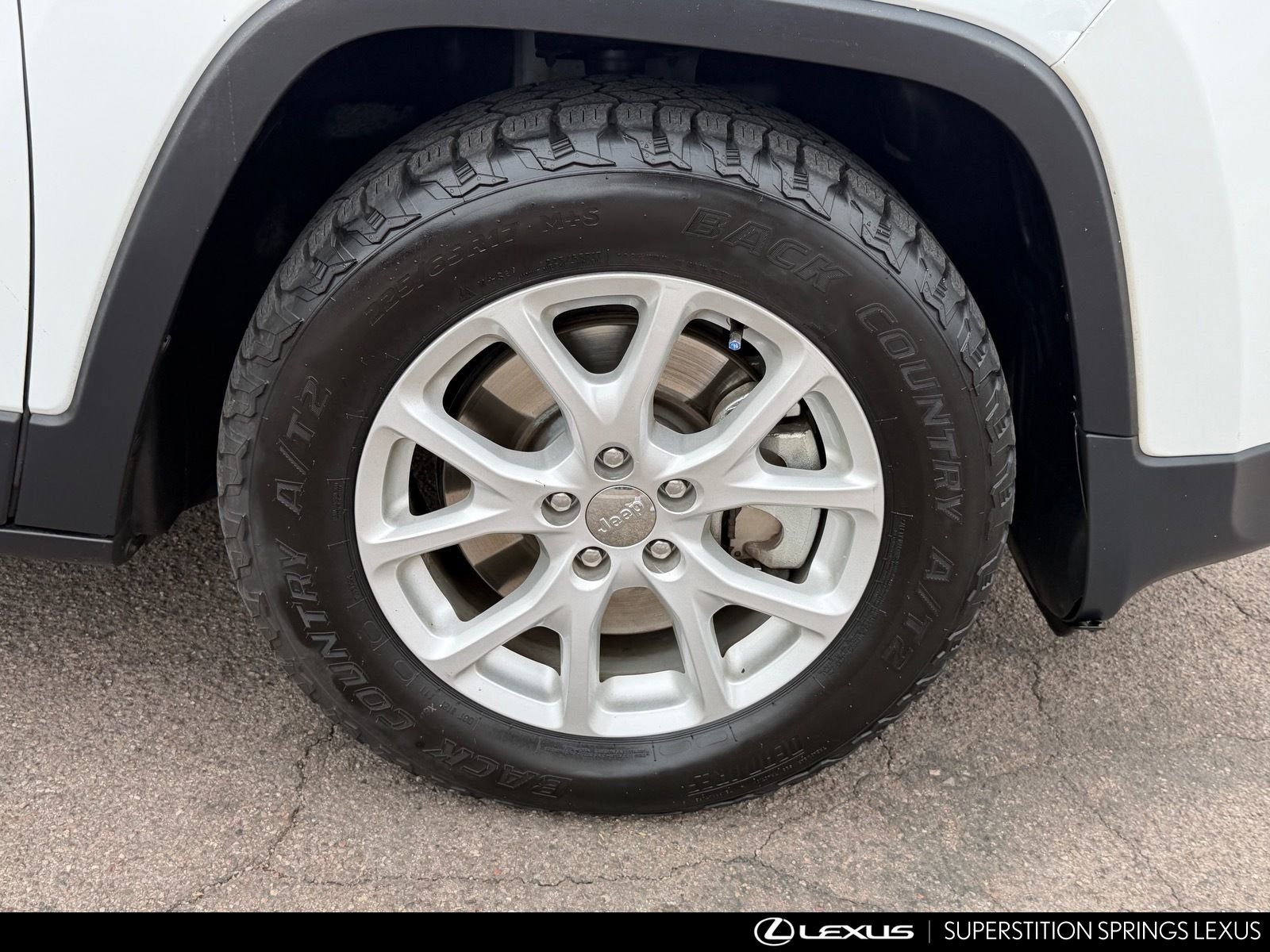 Used 2018 Jeep Cherokee Latitude Plus w/ Comfort/Convenience Group FWD image 10