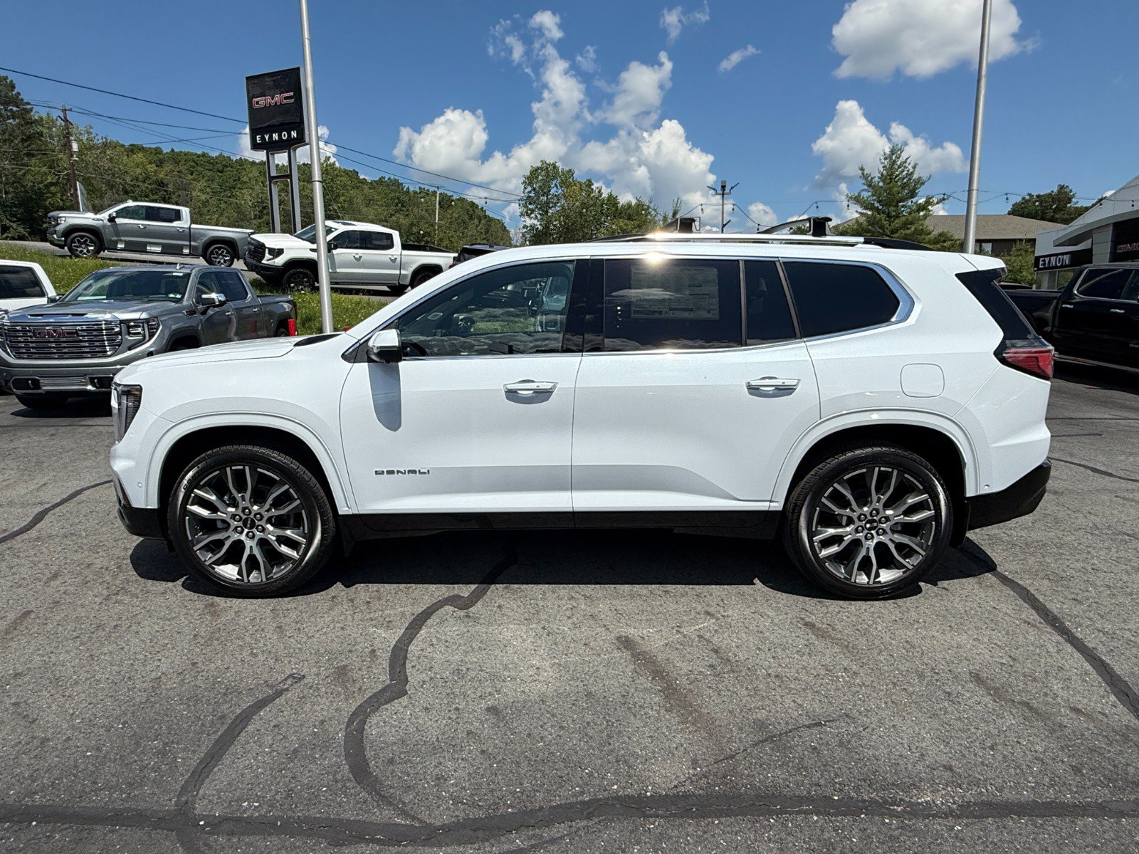 New 2026 GMC Acadia Denali Ultimate w/ LPO, Rugged Package AWD/4WD image 2
