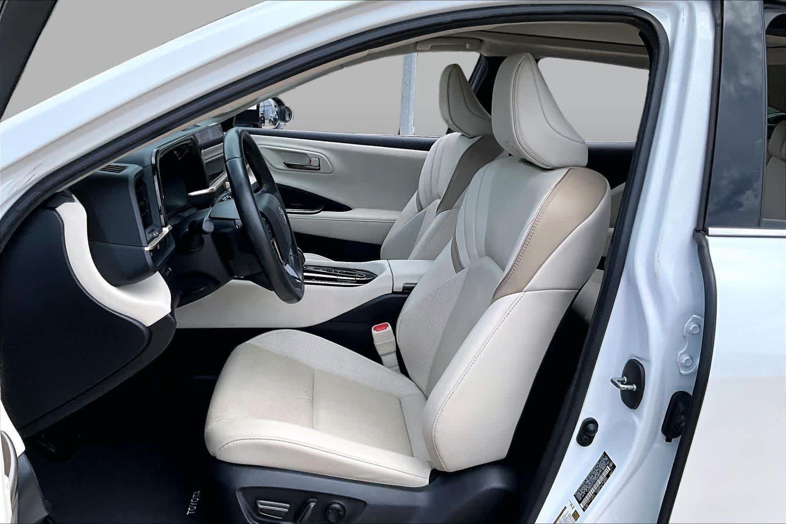 Used 2024 Toyota Crown AWD/4WD image 8