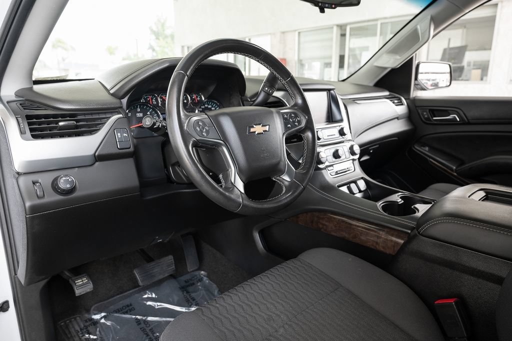 Used 2018 Chevrolet Suburban LS RWD image 17