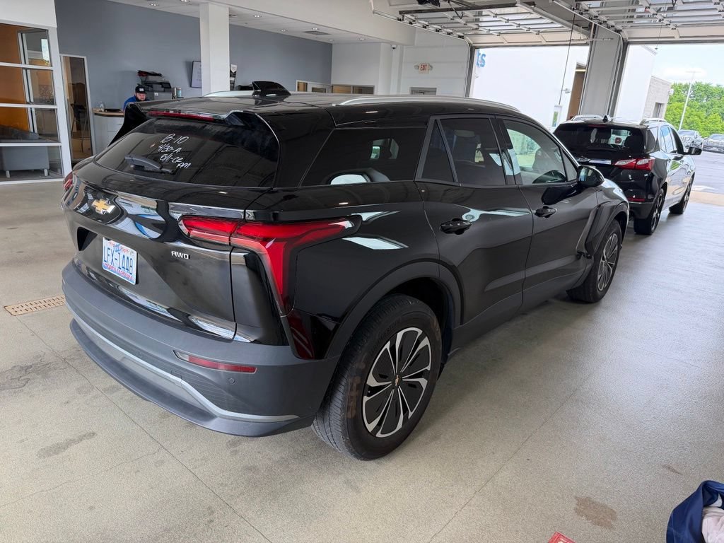 Used 2025 Chevrolet Blazer EV LT AWD/4WD image 3