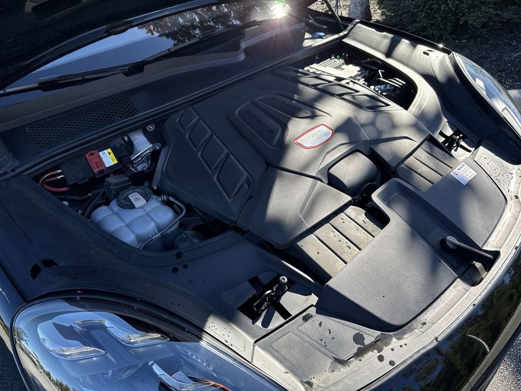 Used 2021 Porsche Cayenne Turbo image 30