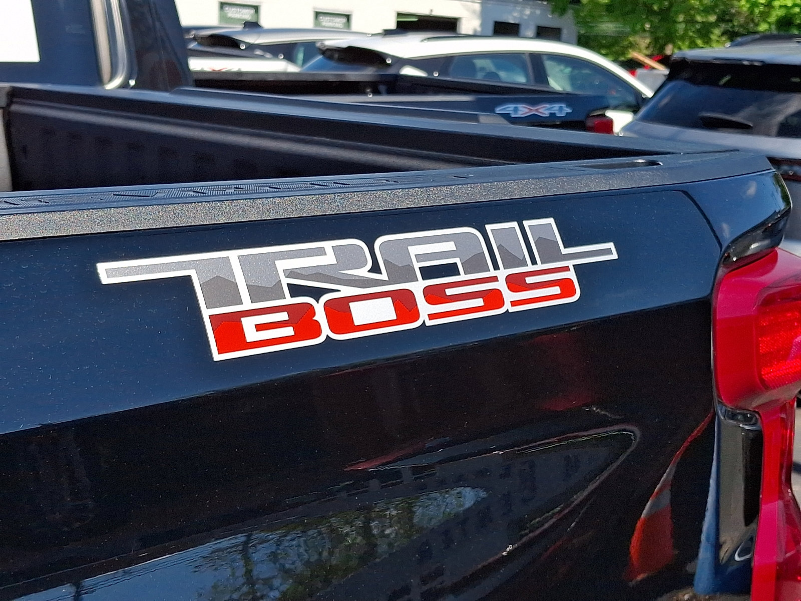 Used 2025 Chevrolet Silverado 1500 Custom Trail Boss w/ Turbomax Blackout Package AWD/4WD image 30