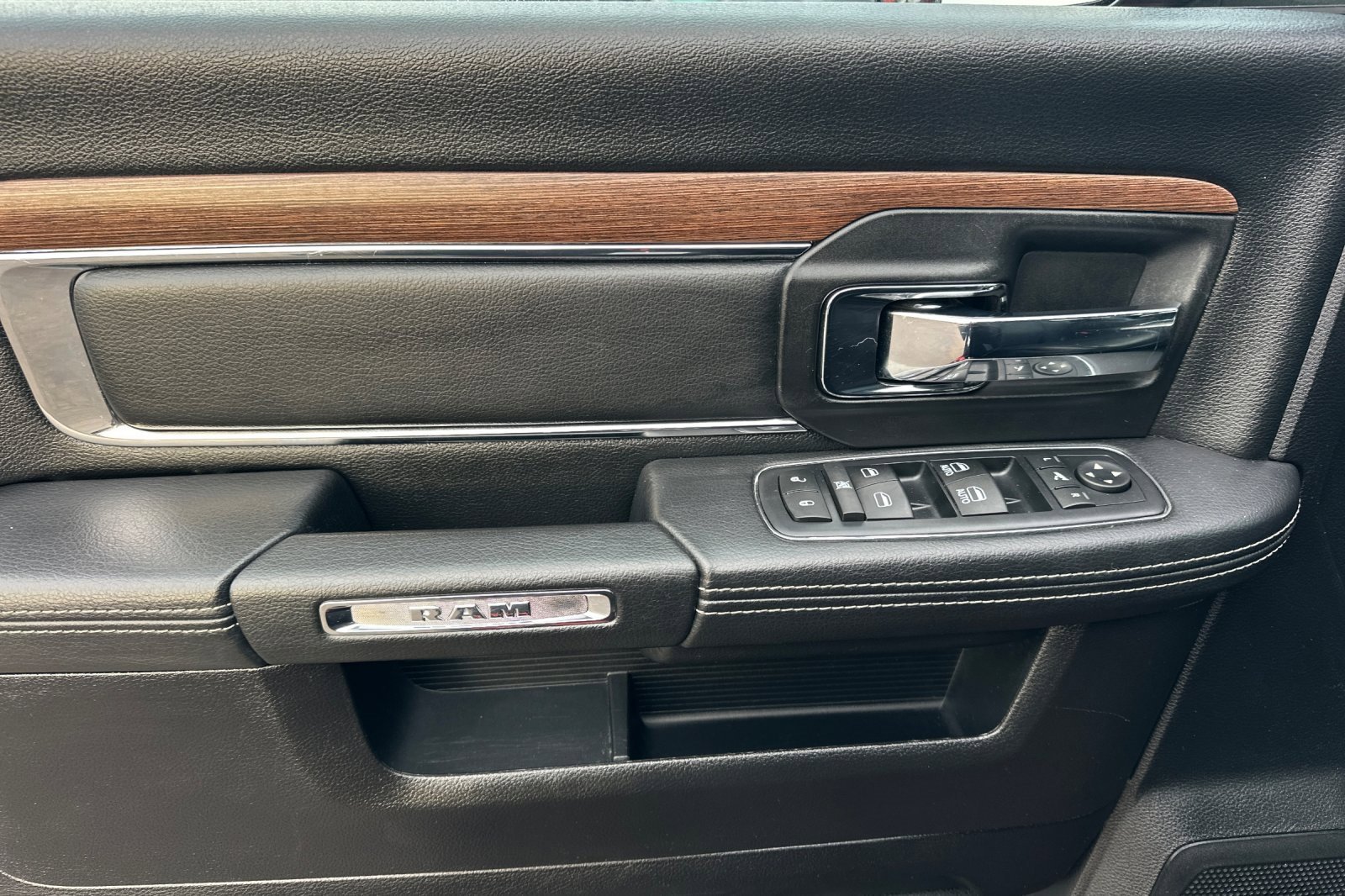 Used 2017 RAM 2500 Laramie w/ Sport Appearance Group image 11