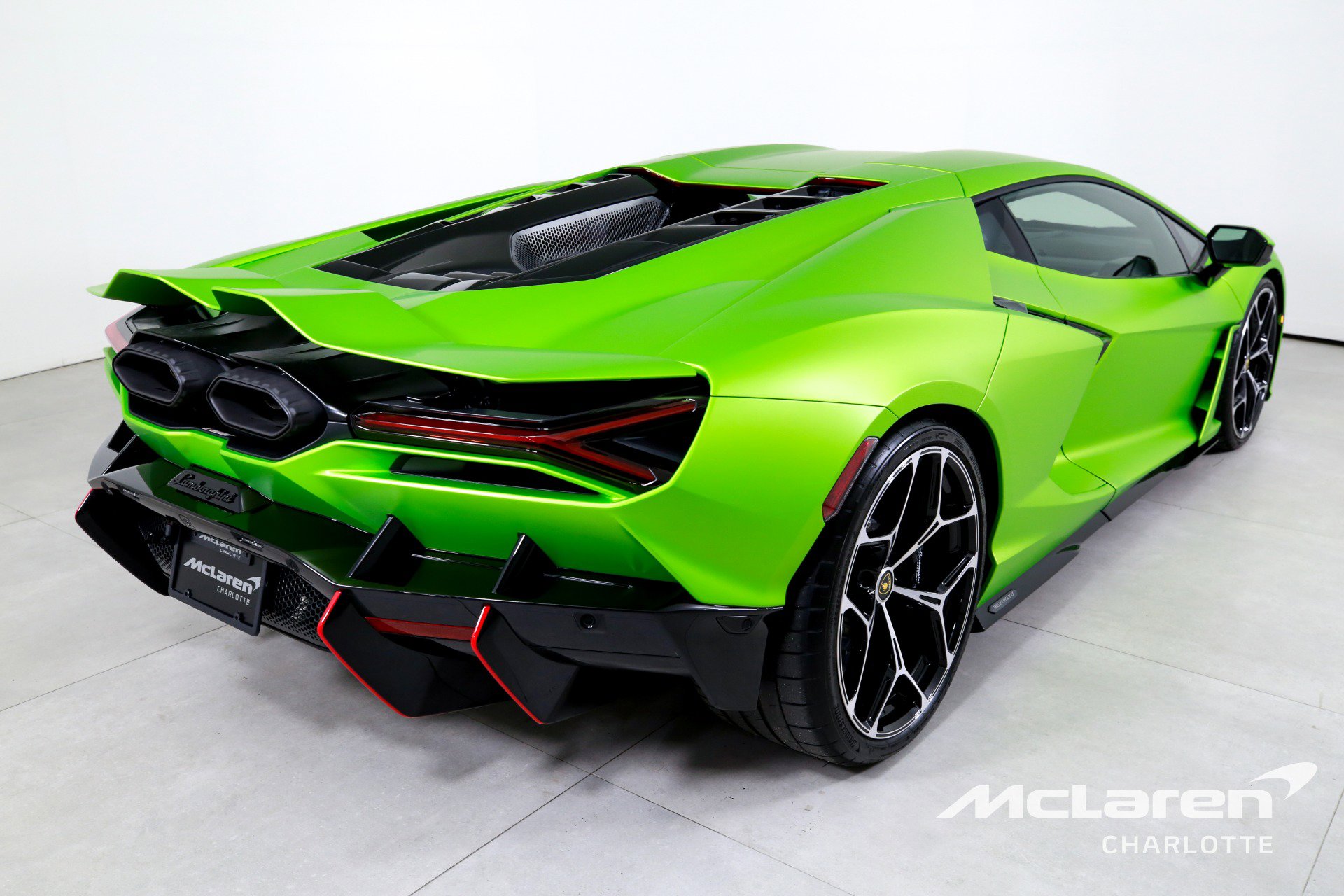 Used 2024 Lamborghini Revuelto image 9