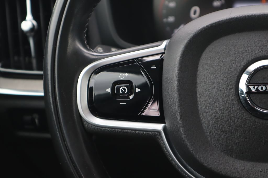 Used 2021 Volvo V60 T5 Cross Country image 11