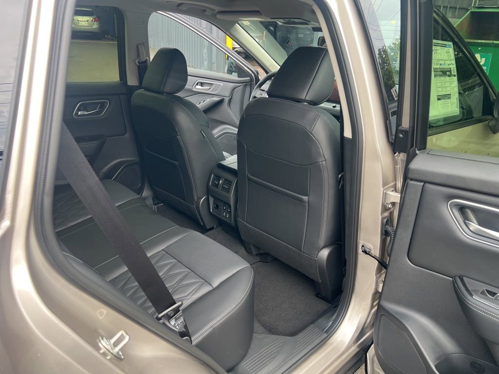 New 2026 Nissan Rogue Platinum image 31