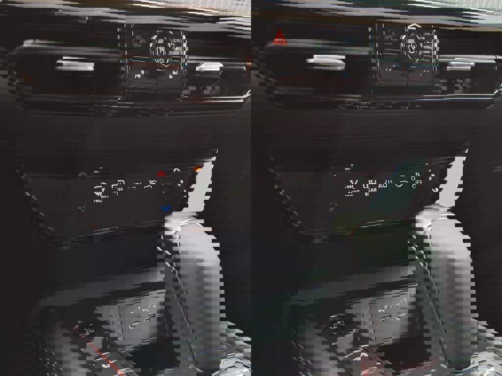 New 2025 Nissan Kicks SR image 19