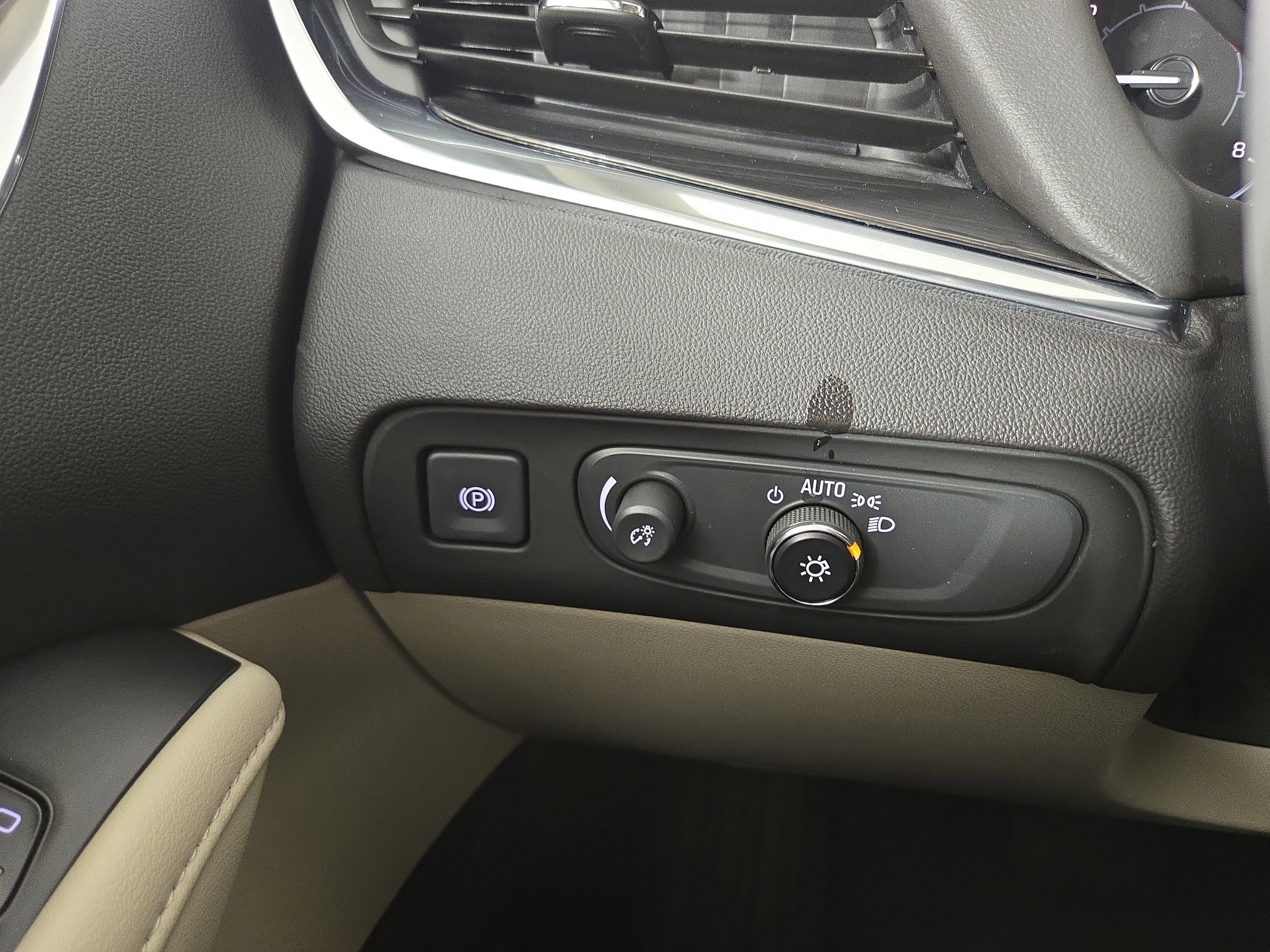 Certified 2021 Buick Enclave Essence image 32