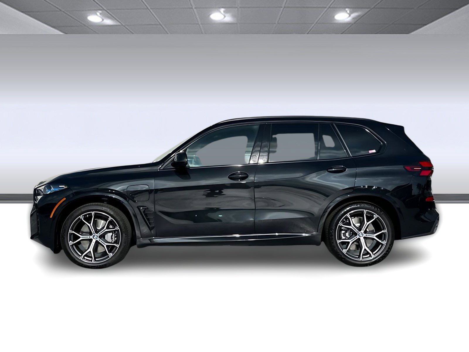 Used 2026 BMW X5 xDrive50e w/ M Sport Package AWD/4WD image 2