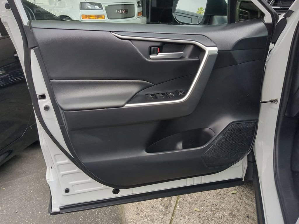 Used 2019 Toyota RAV4 XLE Premium w/ Carpet Mat Package FWD image 25