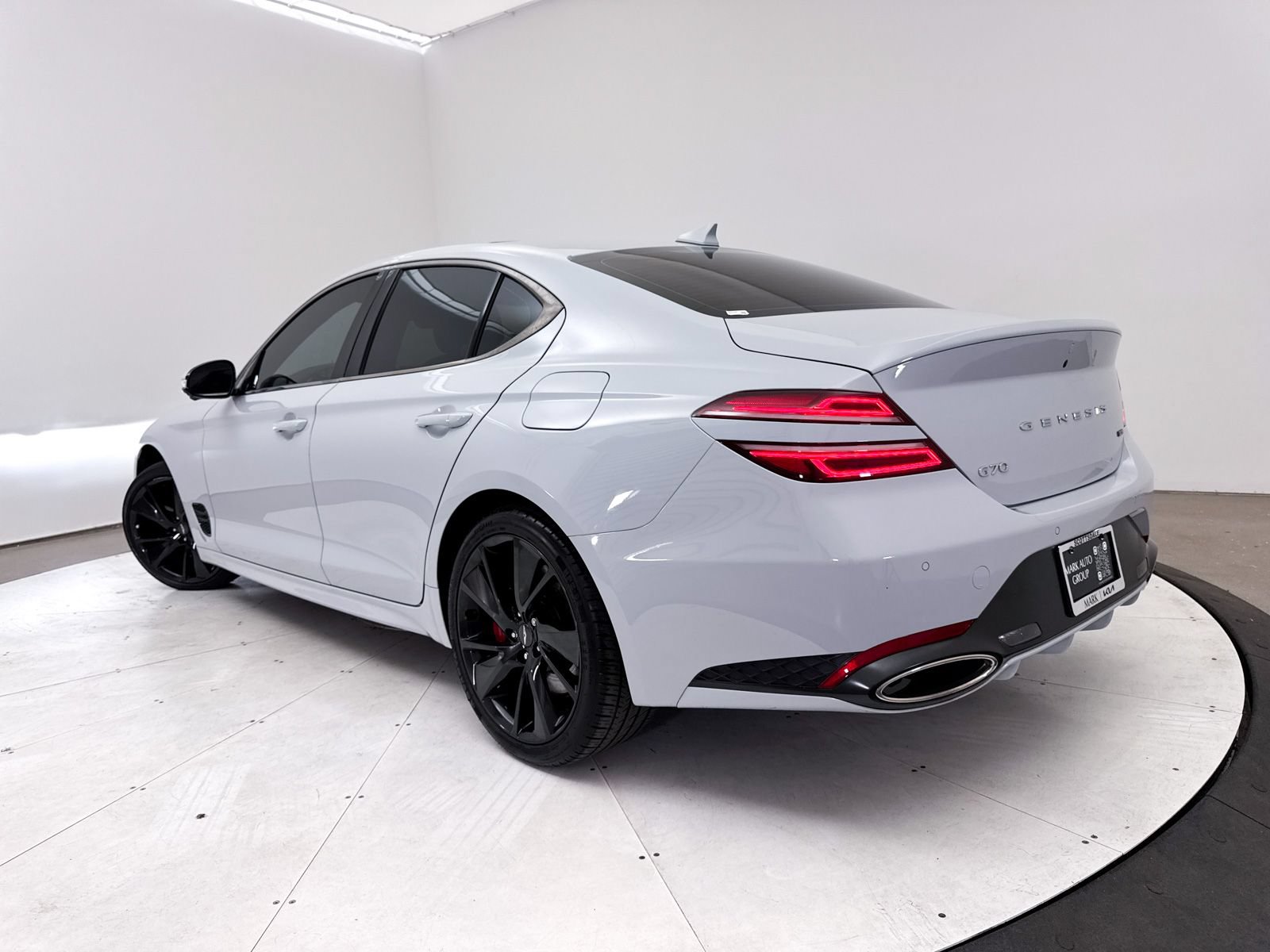 Used 2023 Genesis G70 3.3T w/ Sport Prestige Package RWD image 2