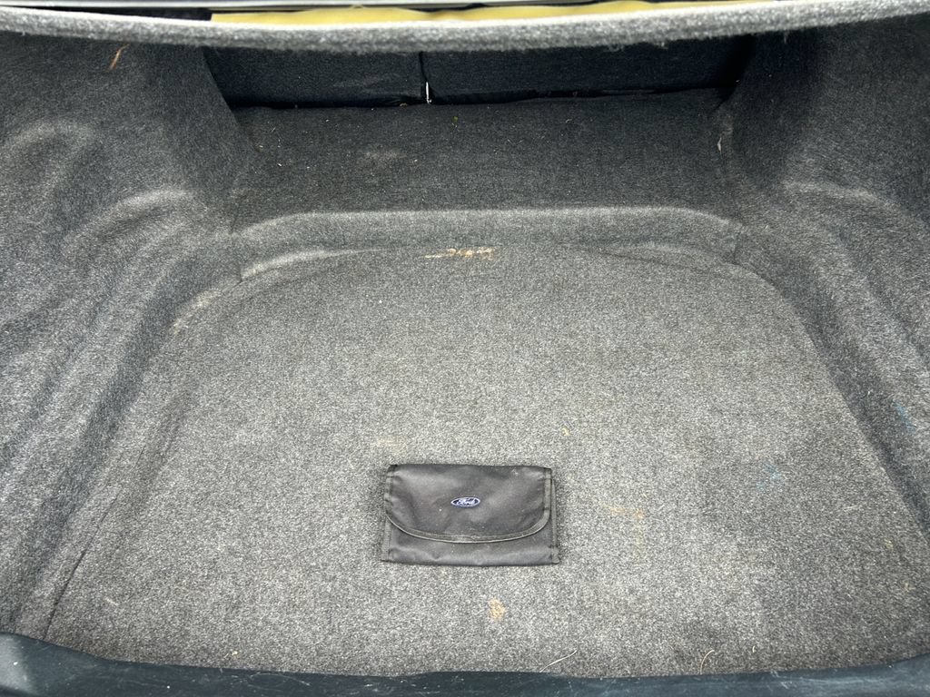 Used 2015 Ford Taurus SEL FWD image 31
