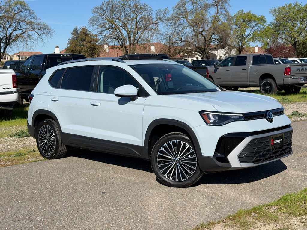 New 2026 Volkswagen Taos SE image 3