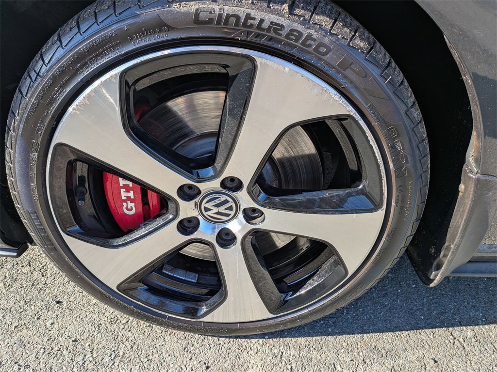Used 2017 Volkswagen GTI SE image 9
