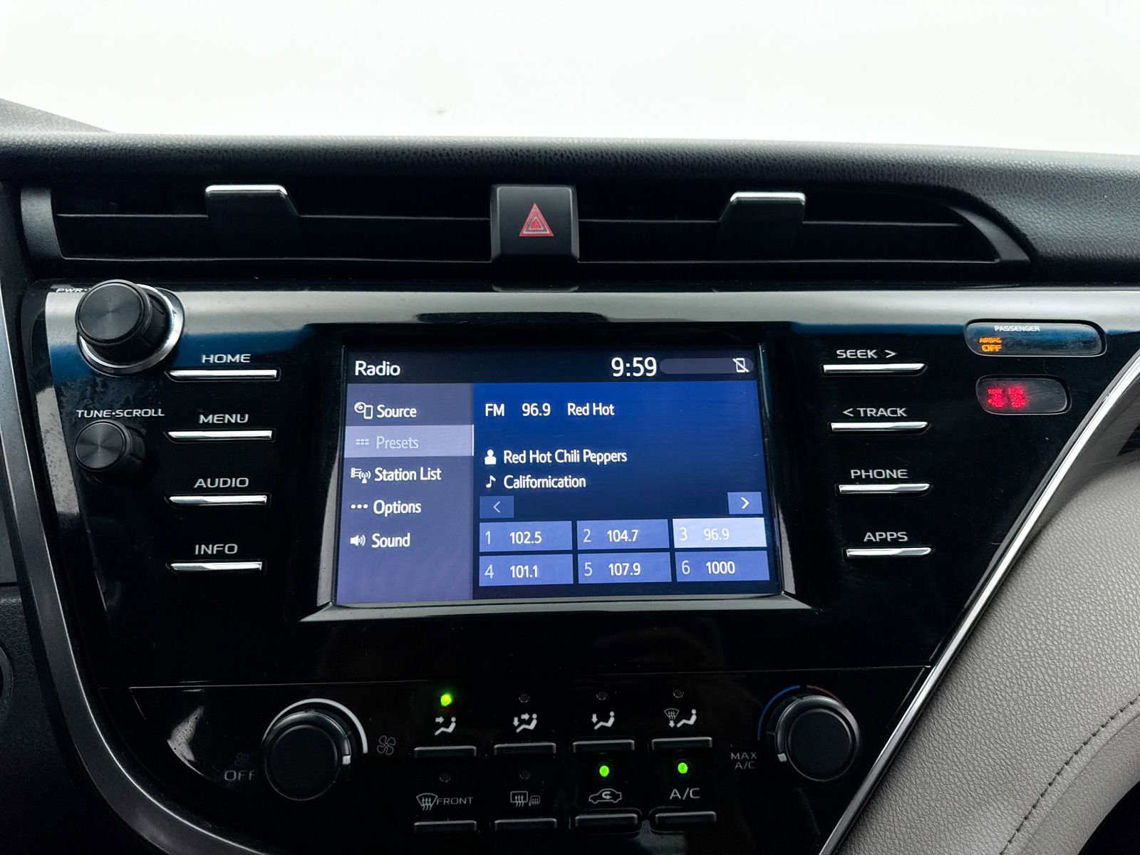 Used 2018 Toyota Camry LE w/ Convenience Package FWD image 18
