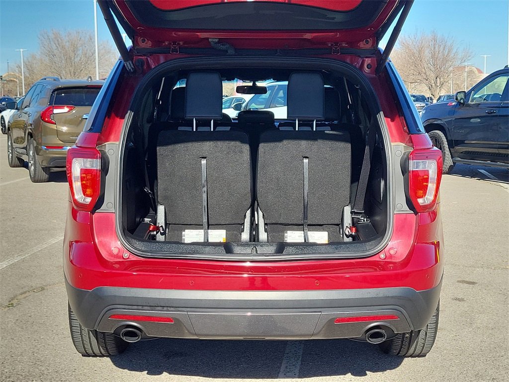 Used 2017 Ford Explorer XLT w/ Equipment Group 202A image 12