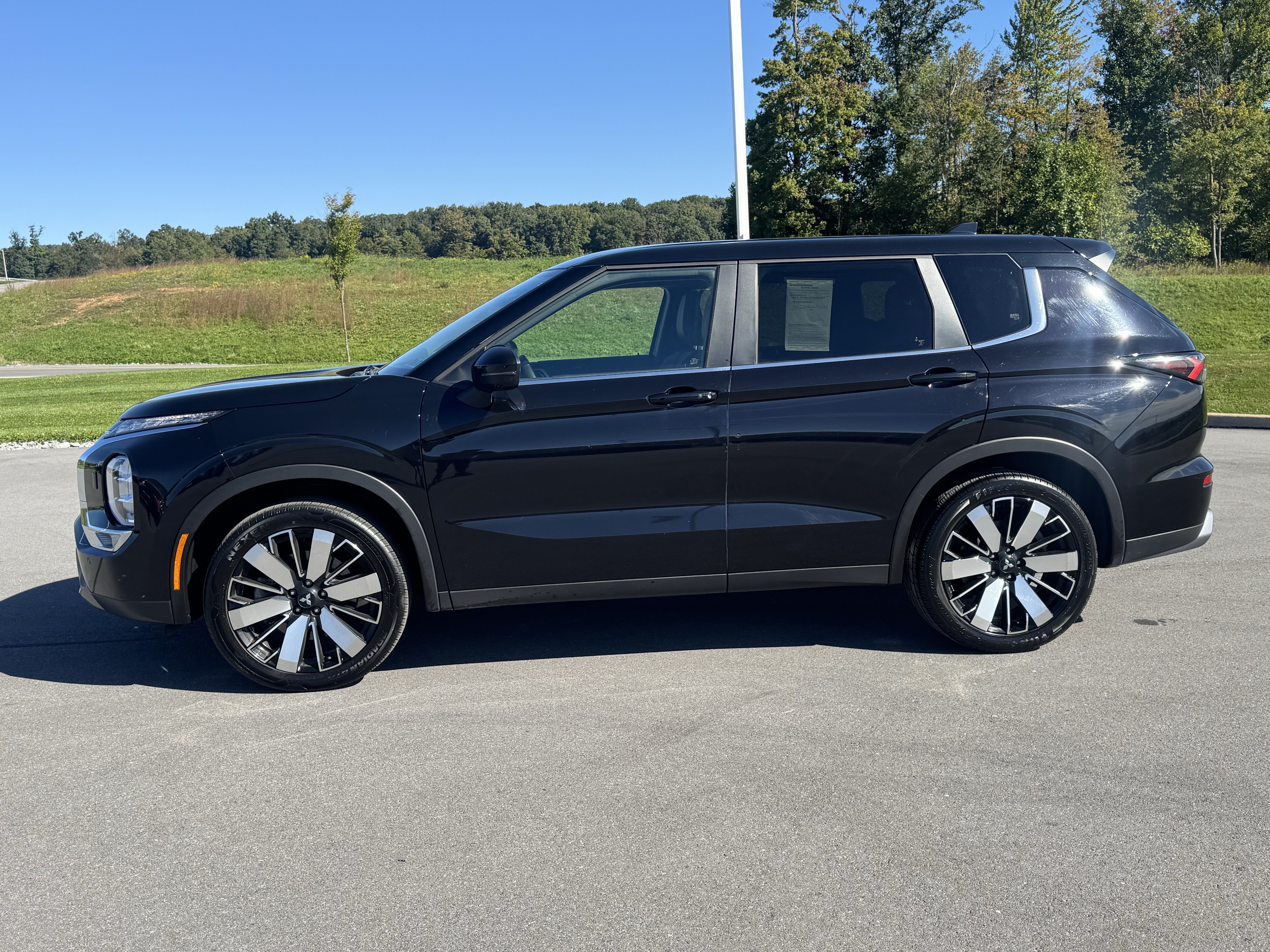 Used 2025 Mitsubishi Outlander SE AWD/4WD image 10