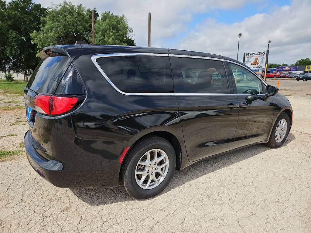 Used 2023 Chrysler Voyager LX FWD image 11