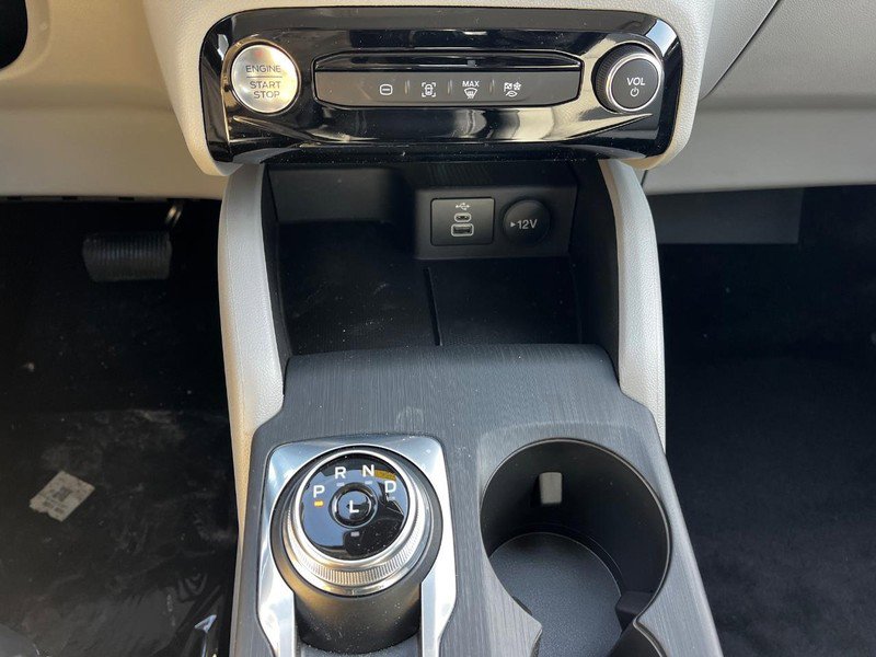 New 2025 Ford Escape SE image 13