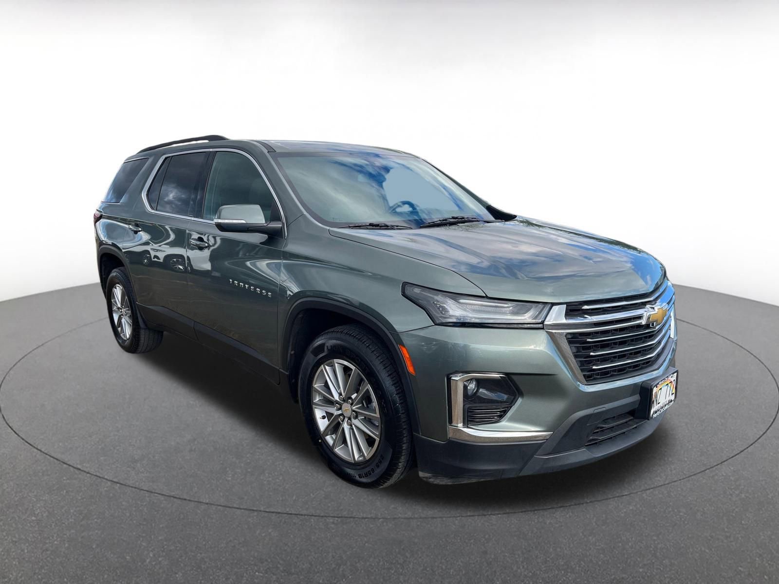 Used 2023 Chevrolet Traverse LT image 1