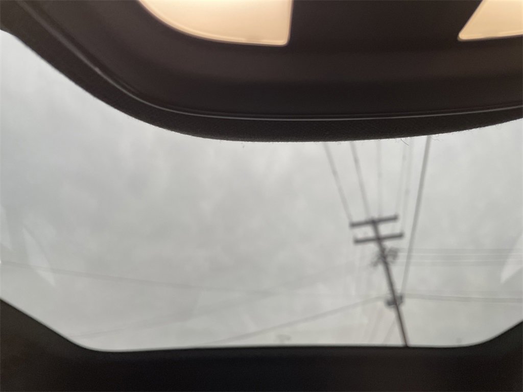 Used 2023 Volvo C40 Recharge Core image 22