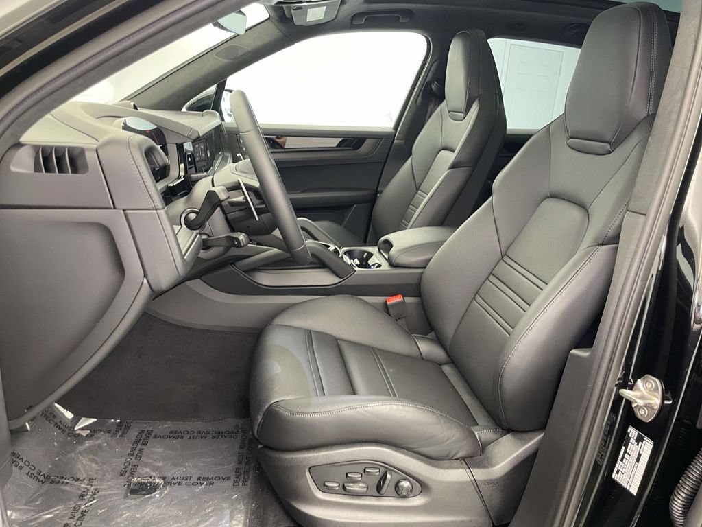 New 2026 Porsche Cayenne GTS AWD/4WD image 5