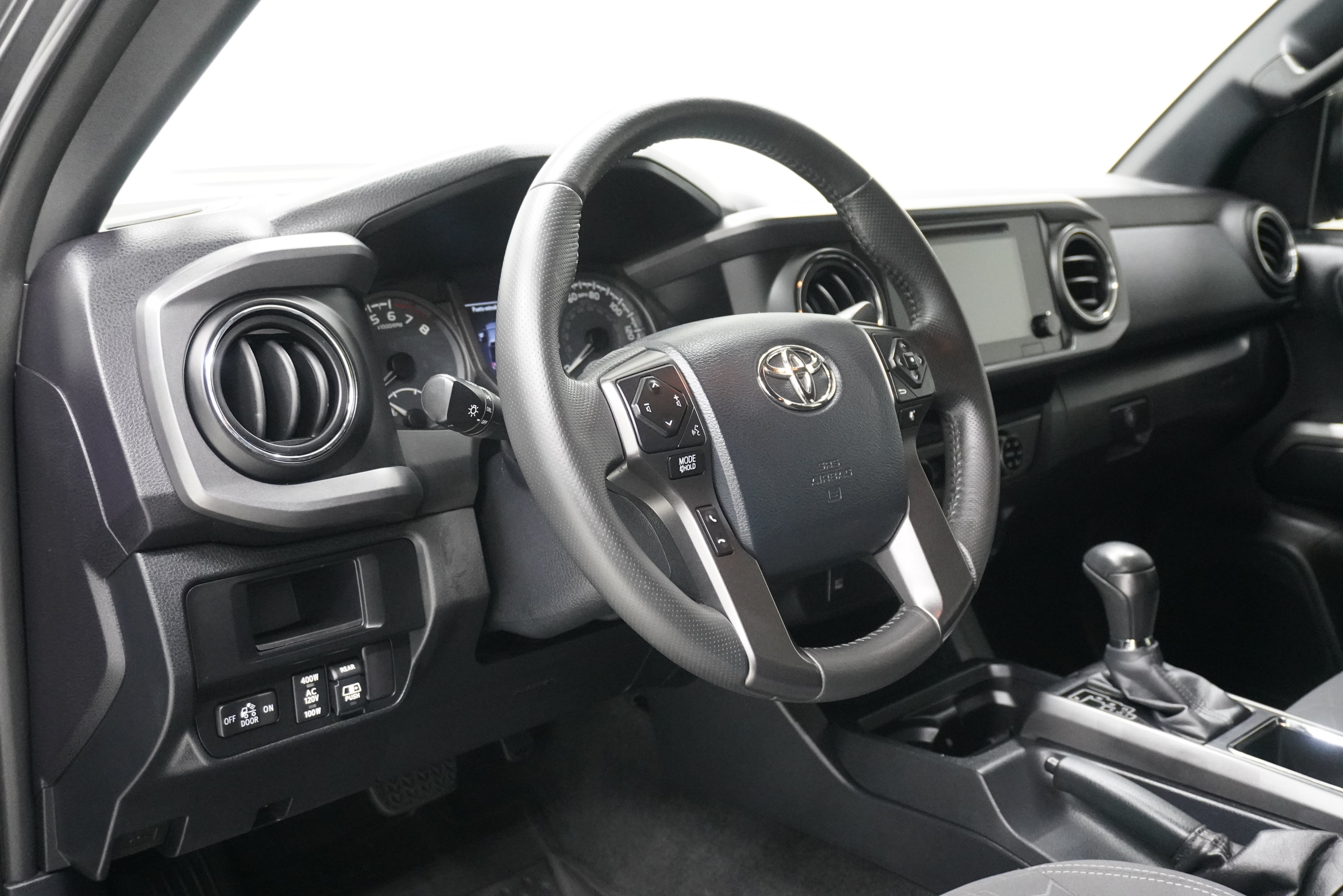 Used 2017 Toyota Tacoma TRD Sport w/ Tow Package AWD/4WD image 11