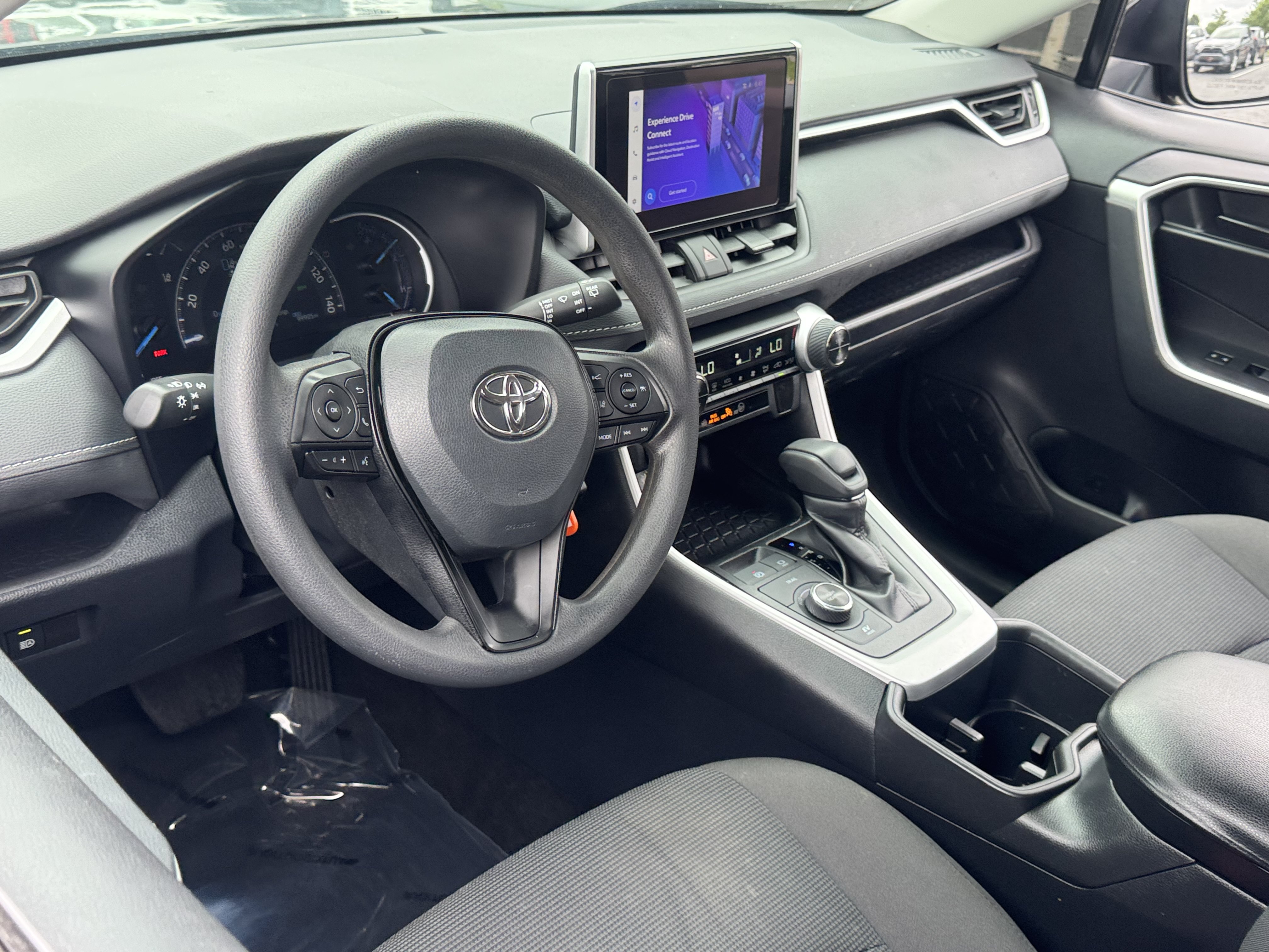 Used 2024 Toyota RAV4 LE AWD/4WD image 4