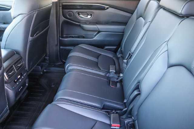 Certified 2025 Honda Pilot EX-L image 17