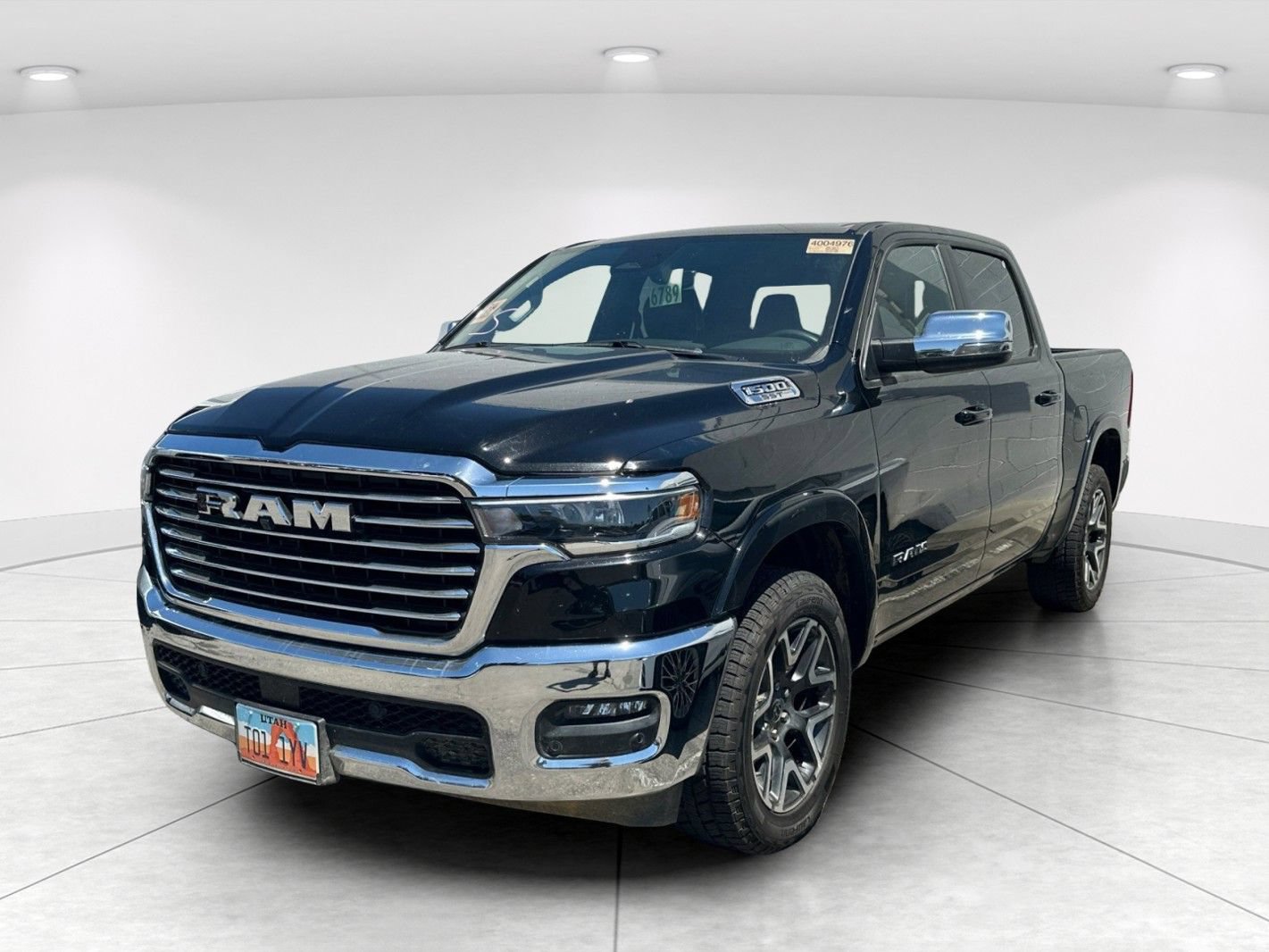 Used 2025 RAM 1500 Laramie AWD/4WD image 2