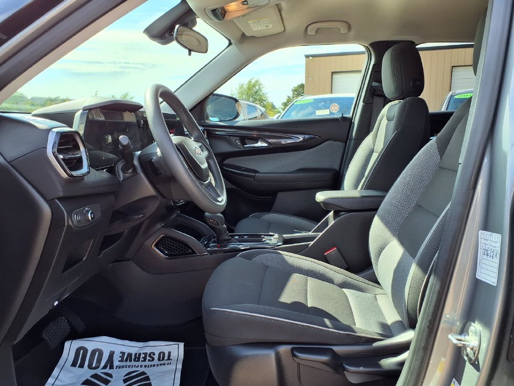 Used 2025 Chevrolet TrailBlazer LT AWD/4WD image 12