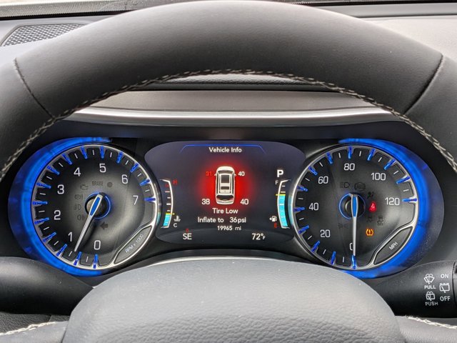 Used 2025 Chrysler Pacifica Select image 11