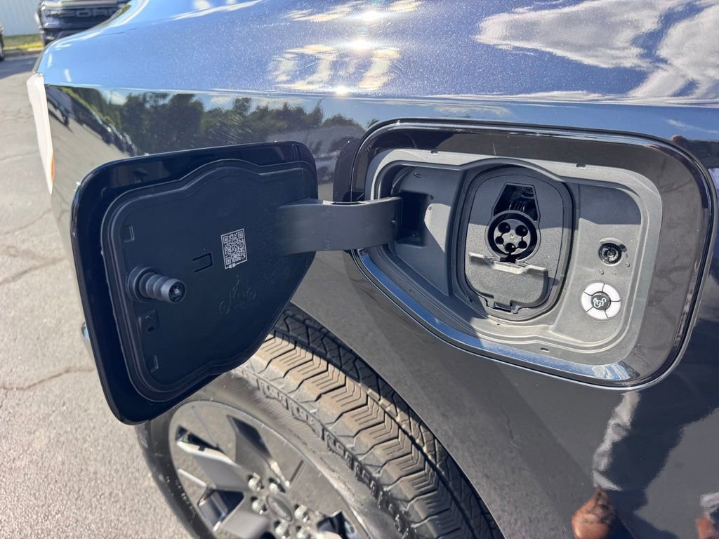 Used 2024 Ford F150 Lightning XLT AWD/4WD image 34