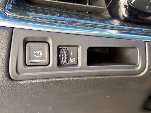 Used 2025 Cadillac XT5 Premium Luxury image 30