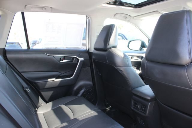 Used 2022 Toyota RAV4 XLE Premium FWD image 7