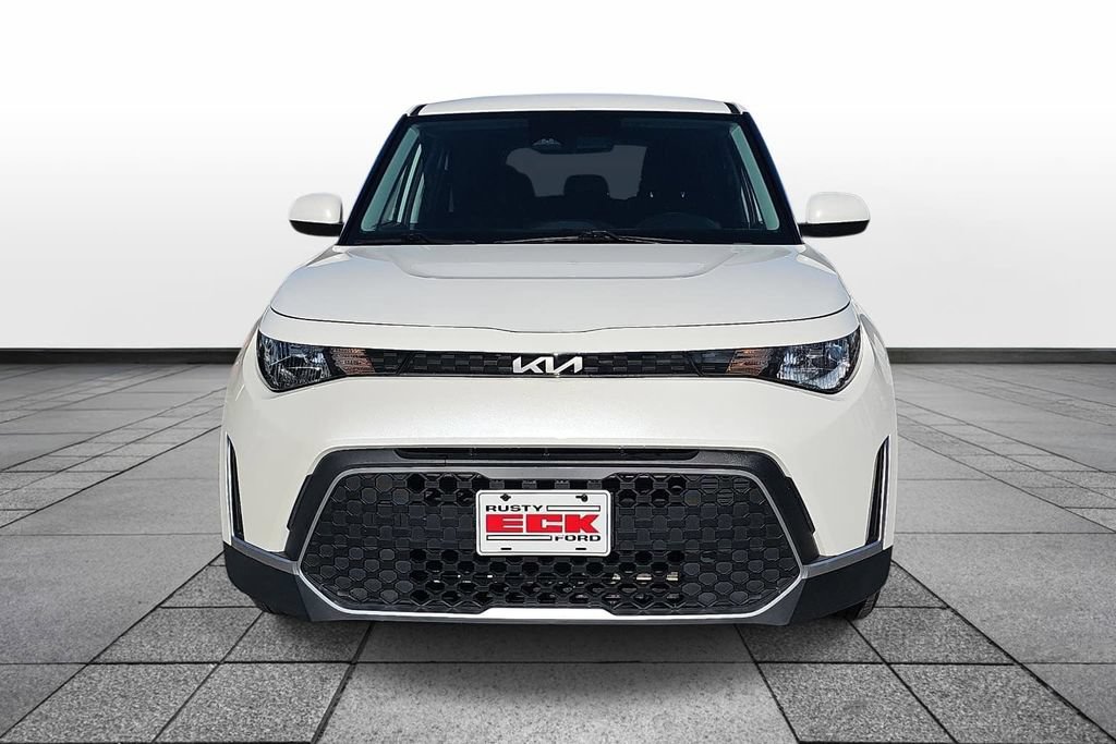 Used 2024 Kia Soul LX w/ Option Group 015 FWD image 2