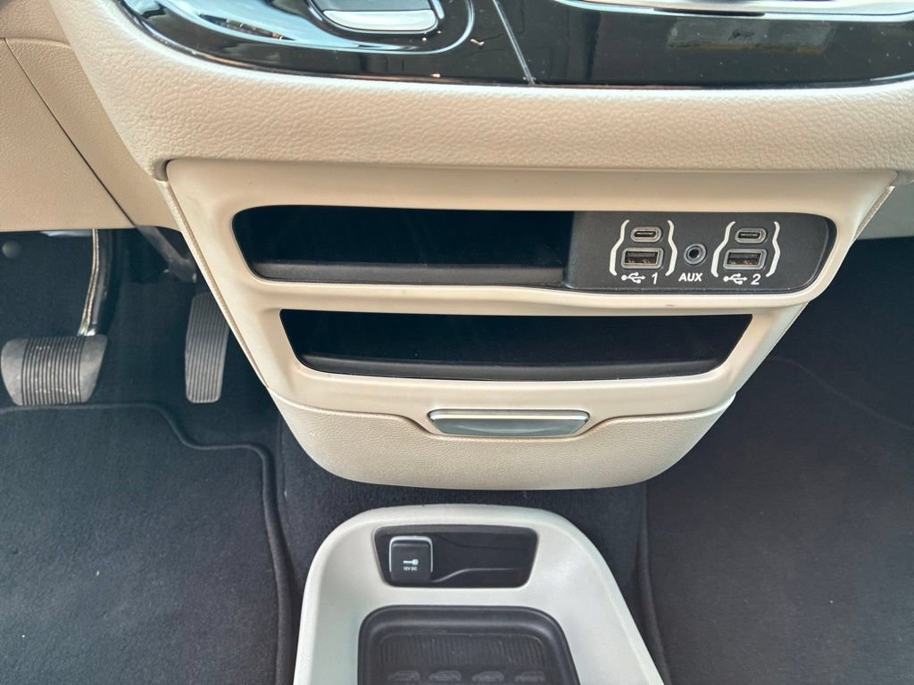 Used 2024 Chrysler Pacifica Touring-L FWD image 20