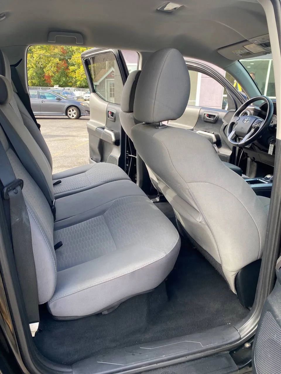 Used 2016 Toyota Tacoma SR5 w/ SR5 Appearance Package (SN) image 22